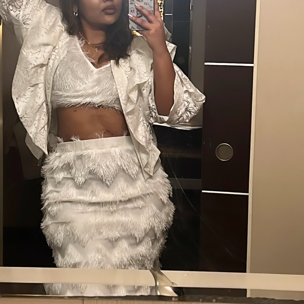 White Floral Ruffle Jacket - Picture 4 of 4